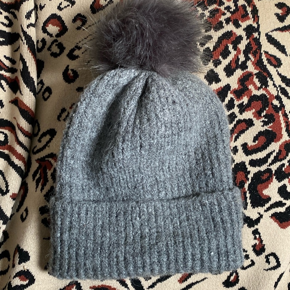 Zara Wool Stretch Blend Gray Pom Pom Hat NeverUsed